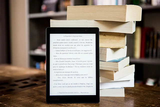 Papier ou liseuse : quel est le meilleur support pour lire en 2025 ?